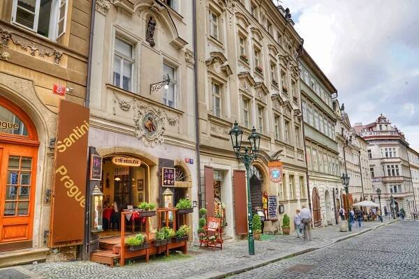 Asijské menu podle výběru s nealko nápojem případně i lahví vína