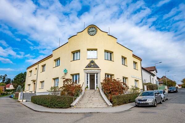 PRODÁNO. REZERVACE Prodej stavební parcely 1511m2, Praha východ - Velké Popovice - FARAON reality
