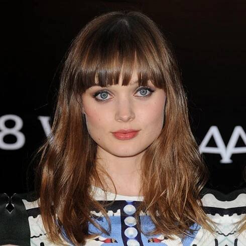 cortes de cabello para cara cuadrada Bella Heathcote corte bob largo con fleco
