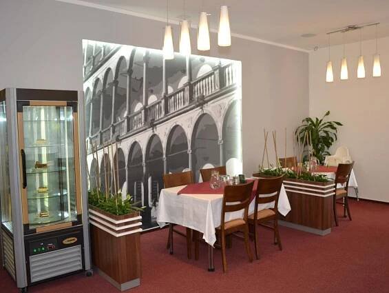 Restaurace Arkáda, nám. Svobody 32, Bučovice