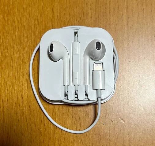 Sluchátka pro iPhone/iPad/iPod,drátová,nová a čistá - TV, audio, video