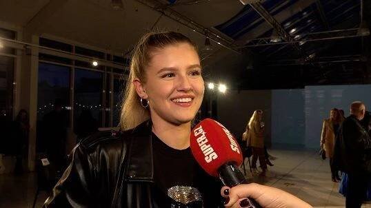 Letos oslaví 18. narozeniny! Žádné fitko a dřina. Tohle tělo má zatím zadarmo! Podívejte se, jak jí to sekne v bikinách