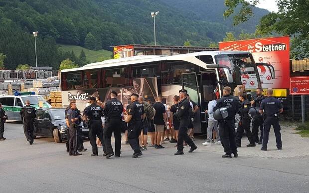 Gladbach testet gegen Rayo Vallecano - Fans randalieren
