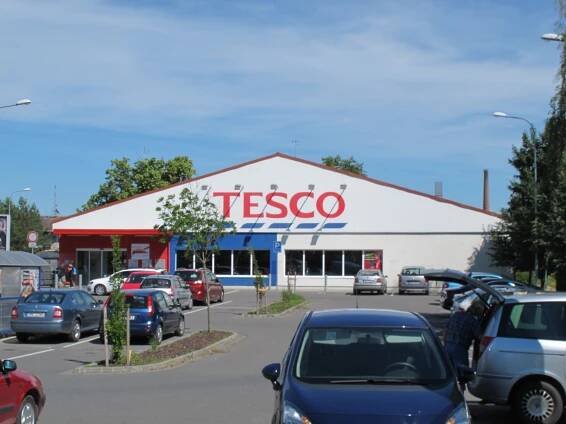 Soubor:Supermarket Tesco Litovel.jpg