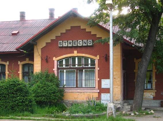 Nezbudská Lúčka-Strečno (železniční zastávka)