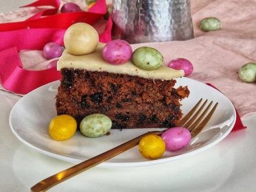 Anglický velikonoční Simnel cake s připomínkou Ježíše