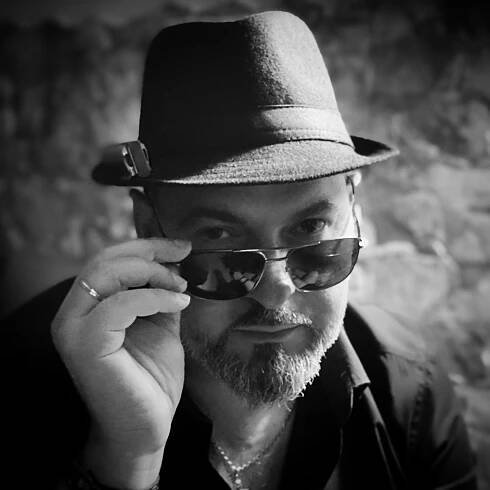 ROBERT JAMES 