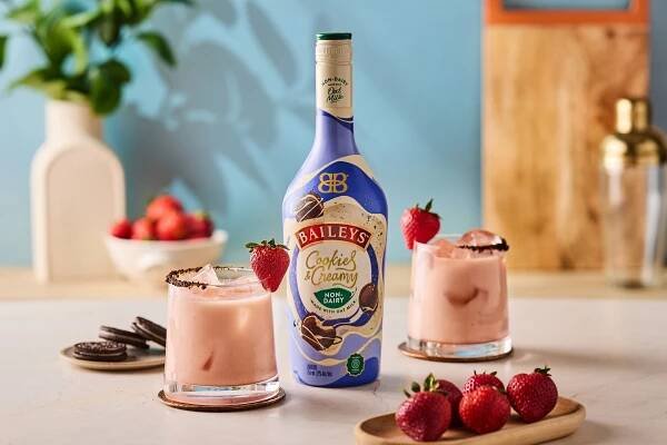 Baileys Oak Milk Strawberry Fields cup with strawberry garnish
