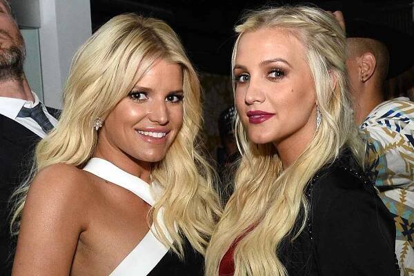 Jessica and Ashlee Simpson