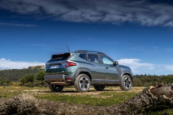 Za volantem nové Dacie Duster: Vydařený mezigenerační skok