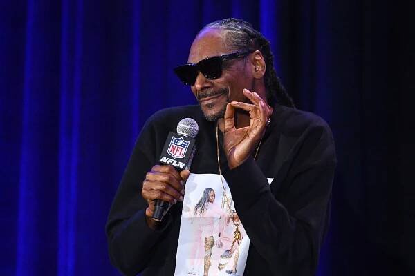 Watch Snoop Dogg Rap Over the 'Curb Your Enthusiasm' Theme