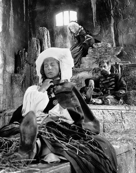 Patience Collier, Ingrid Pitt, Nigel Green - Countess Dracula - Z filmu