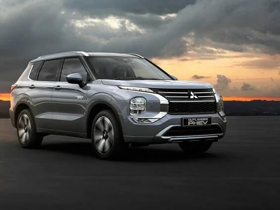 Mitsubishi Outlander se vrací do Evropy jako plug-in hybrid. Má přes 300 koní