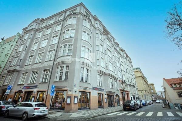 Pronájem nadstandardního bytu v srdci Prahy – BLANC Reality