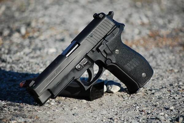 What pistols do special operations forces use? Navy SEALs favorite pitol SiG P226