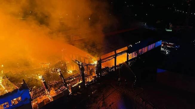 Ve Slavonicích v noci vyhořela hala pily