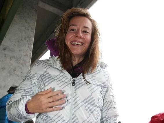 Vítěz olympijských her biker Jaroslav Kulhavý a atletka Denisa Rosolová (na snímku) zažili pocity automobilových pilotů, když na místě spolujezdce odkroužili několik kol po Masarykově okruhu při Dnu otevřené dráhy.