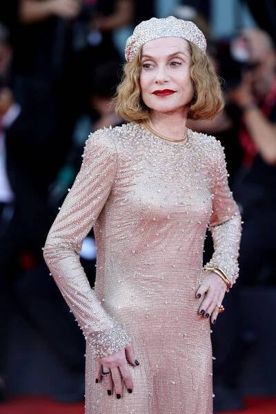 Isabelle Huppert’s Bob Is The Definition Of French-Girl Magic