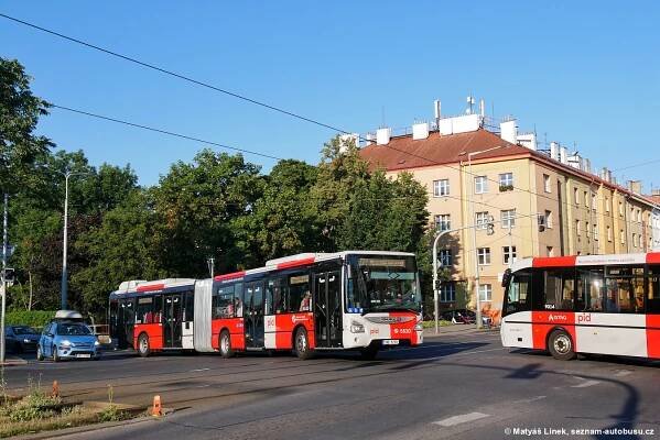 Fotografie Iveco Urbanway 18M Hybrid 5510/III (1AD M759) Dopravní podnik hl. m. Prahy