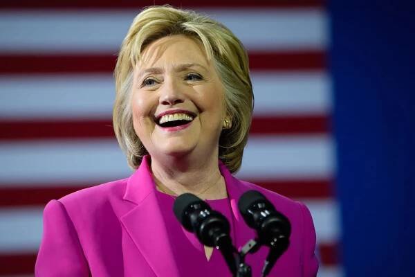 Clintonová píše memoáry o volbách, kritizuje v nich i sexismus