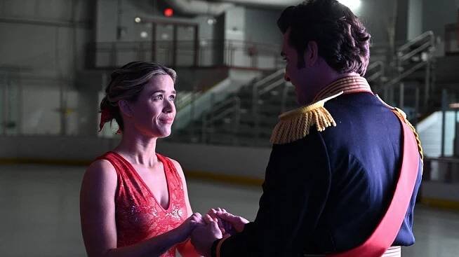 Anna Marie Dobbins, Jonathan Stoddard - A Royal Christmas on Ice - Z filmu