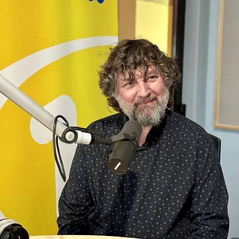 Petr Malásek: Divadlo je živý organismus a člověk tam má při psaní hudby více volnosti | Host Frekvence 1