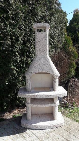 Eneko Landis zahradní krb s douzovacím komínem
