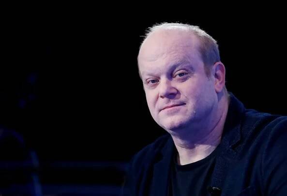 David Novotný díky roli v Třetím patře zahájil kariéru. Jako zrzavý vlasáč je dnes už k nepoznání