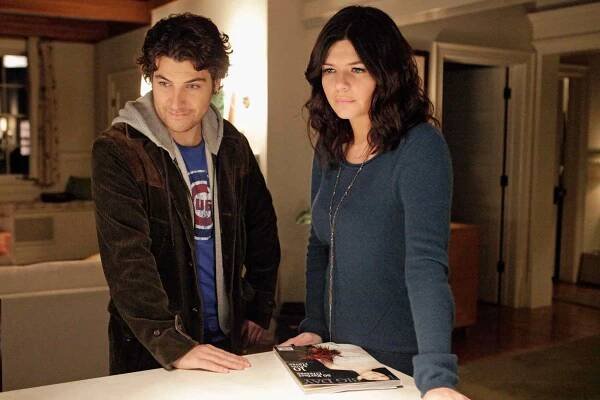 HAPPY ENDINGS, (from left): Adam Pally, Casey Wilson