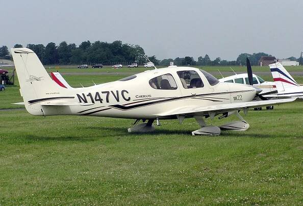 Soubor:Cirrus.sr22.n147vc.arp.jpg – Wikipedie