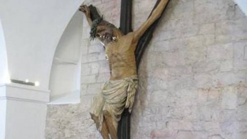 Radnice chce vrátit gotický kříž s ukřižovaným Kristem