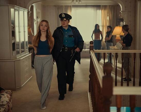 Pod mostem - Zrcadlo - Z filmu - Chloe Guidry, Lily Gladstone