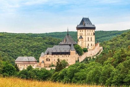 Které hrady a zámky střední Čechy jsou otevřeny i během třeskuté zimy – Výlety v zimě