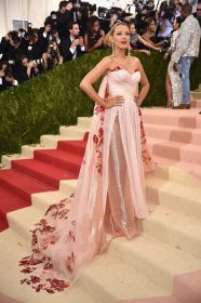 Image may contain Human Person Blake Lively Evening Dress Fashion Clothing Gown Apparel Robe and Wedding