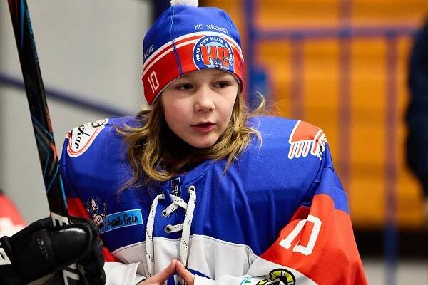 Hokejová mládež řádila na náchodském zimáku. Bojovalo se o starostovu trofej
