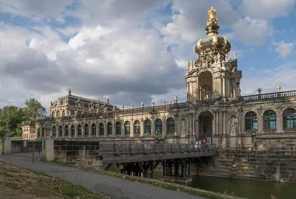 Dresden, der Zwinger von der Ostra Allee