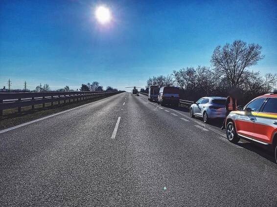 K vážné nehodě na Břeclavsku letěl vrtulník. Kamion havaroval na D2