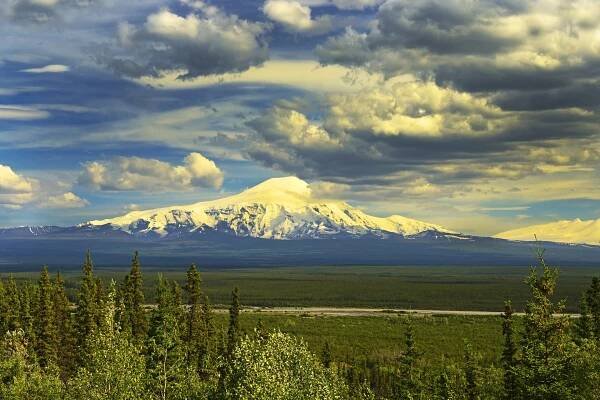 Národní park Wrangell-St. Elias se rozkládá na 13,2 milionu akrů a je největší v USA.