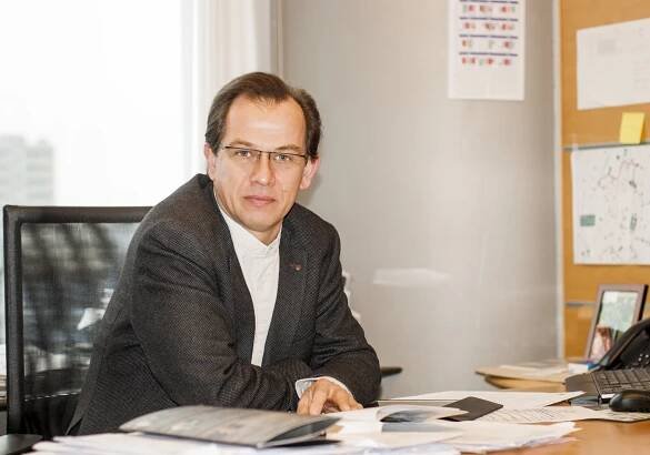 Csaba Sógor reading Márai Sándor – Get Caught Reading