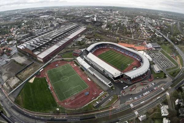 Vyhlídkový let nad Ostravou z Dolní Oblasti Vítkovice dne 22. dubna v Ostravě. Na snímku Městský stadion v Ostrava (Vítkovice).