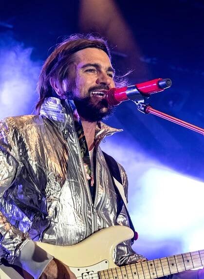 Soubor:Juanes ZMF 2015 jm49079.jpg – Wikipedie