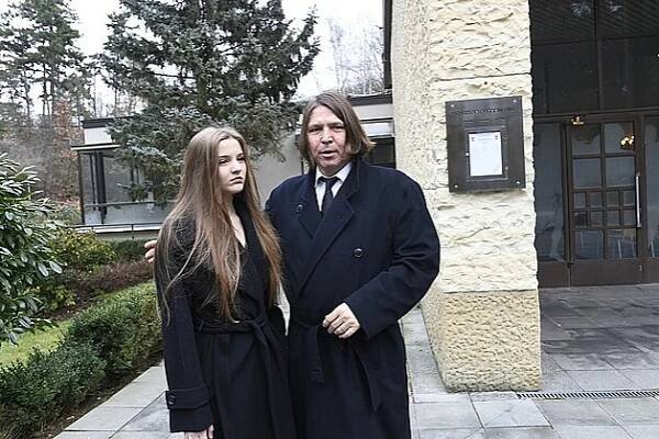 Záhadné dusno v rodině Laufera: Nevlastní syn Karel ani neví, kde má hrob maminka