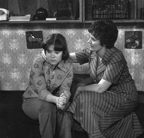 Julie pod balkonem - Z filmu - Sylva Sequensová, Věra Galatíková