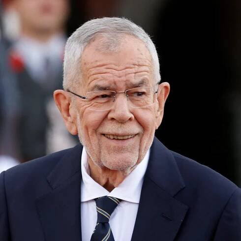 Austria's president takes charge as far right isolated after election victory