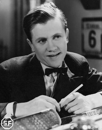 August järjestää kaiken - Z filmu - Hannes Häyrinen