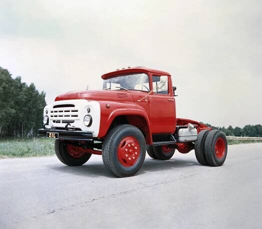ZiL 130 je nejslavnější ruský náklaďák. Silniční mastodont zaujal barvami i komfortem
