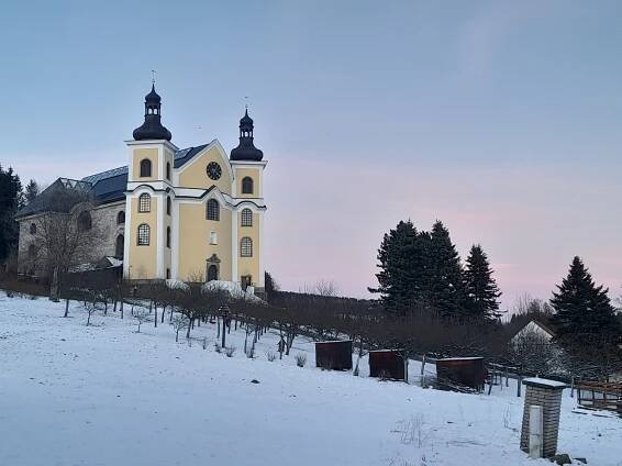 Užijte si atmosféru kostela v Neratově. Rozezní ho Tříkrálový koncert