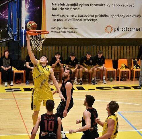 Osmifinále ČP: Sokol Sršni Písek - ERA  Basketball Nymburk 79:87.