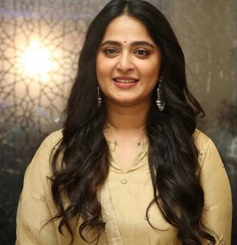 Anushka Shetty Wiki, Age, Boyfriend, Family, Caste, Height, Weight, Biography & More