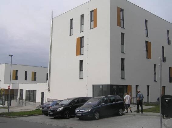 Brod otevřel Dům dostupného bydlení. Podívejte se, jak to tam vypadá